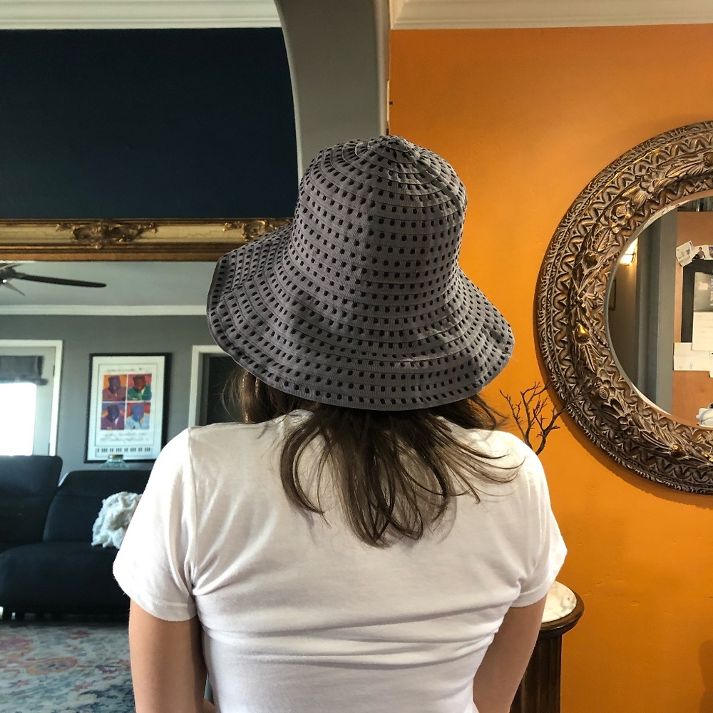 August Bucket Hat - Picture 4 of 5